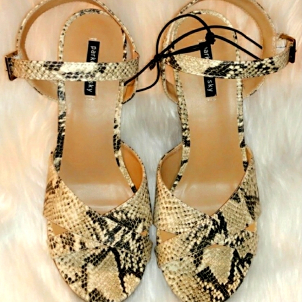 Parker & Sky Womens Snake Print Wage Sandal